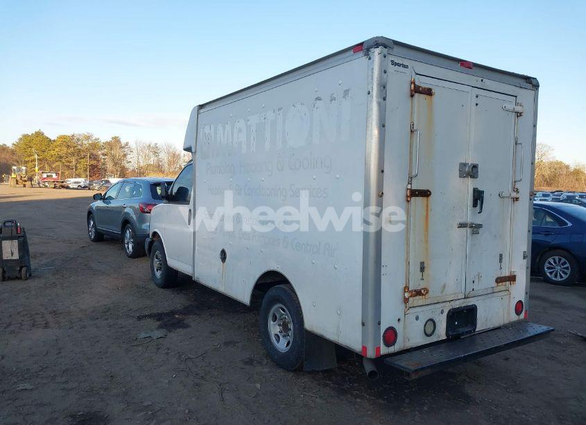 Photo 3 of 2008 Chevrolet Express CUTAWAY WORK VAN (VIN 1GBHG31KX81136517)