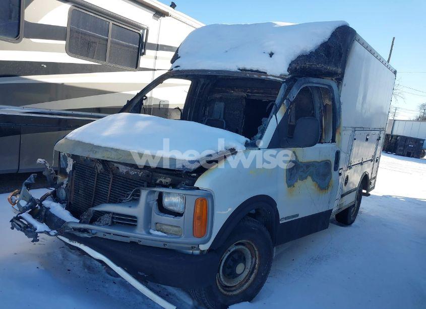 Photo 2 of 2001 Chevrolet Express COMM CUTAWAY (VIN 1GBHG31R211110691)
