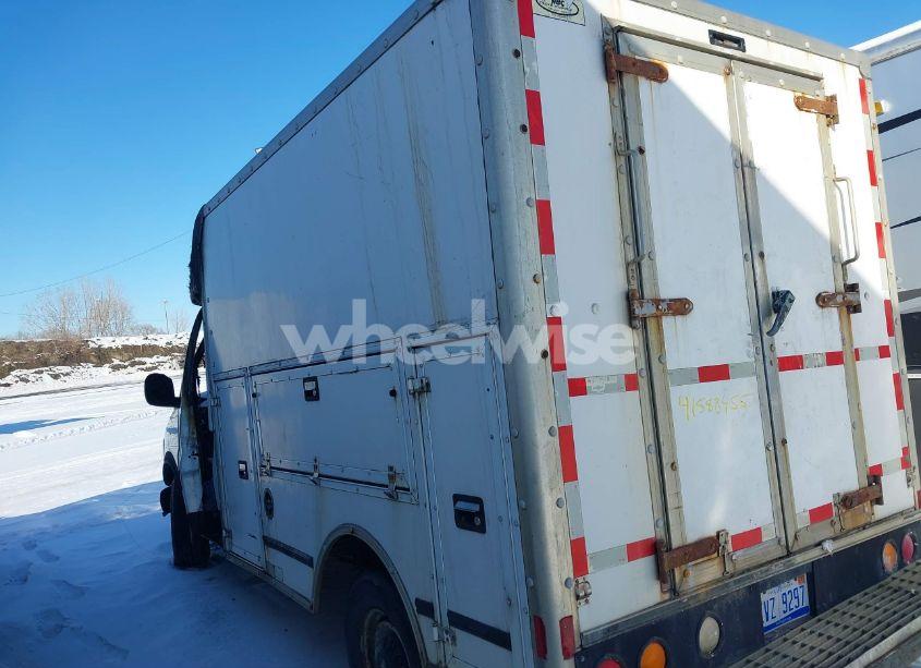 Photo 3 of 2001 Chevrolet Express COMM CUTAWAY (VIN 1GBHG31R211110691)