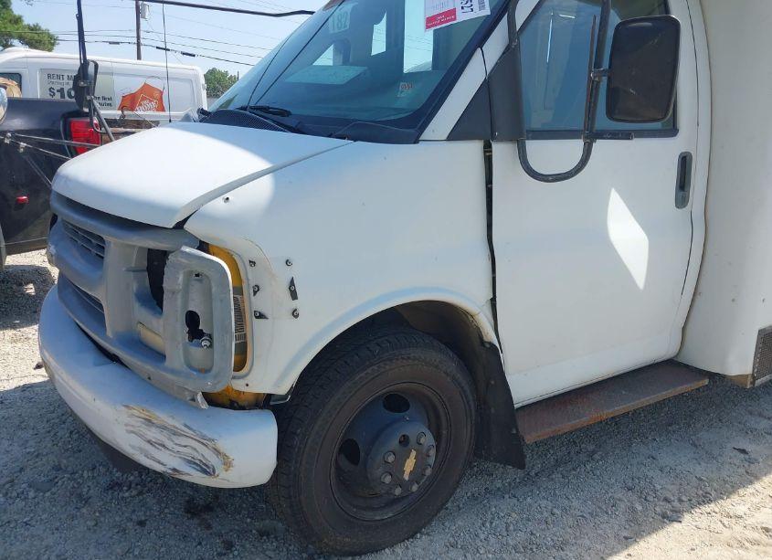 Photo 11 of 2001 Chevrolet Express COMM CUTAWAY (VIN 1GBHG31R311166767)