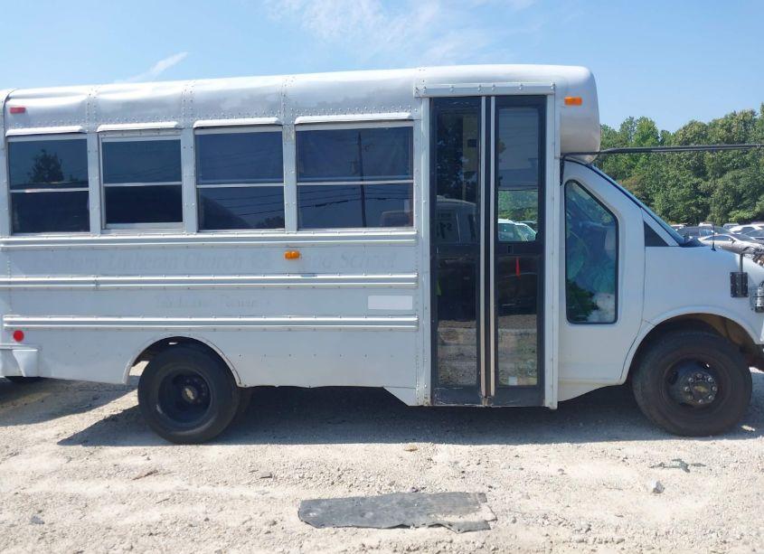 Photo 13 of 2001 Chevrolet Express COMM CUTAWAY (VIN 1GBHG31R311166767)