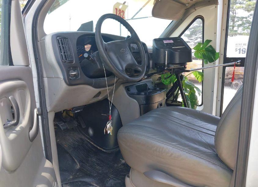 Photo 6 of 2001 Chevrolet Express COMM CUTAWAY (VIN 1GBHG31R311166767)