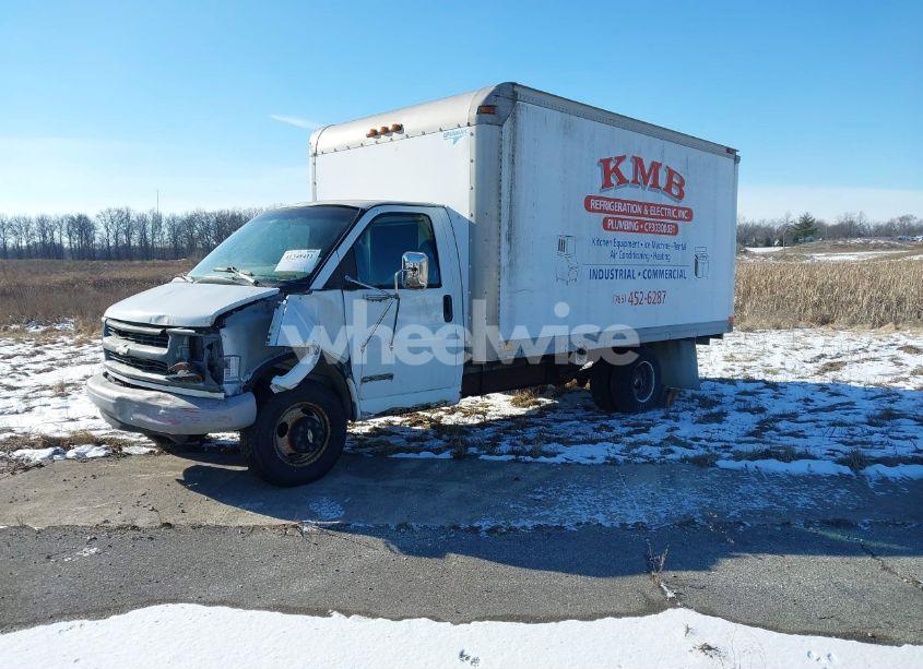 Photo 2 of 1996 Chevrolet G30 (VIN 1GBHG31R3T1031002)