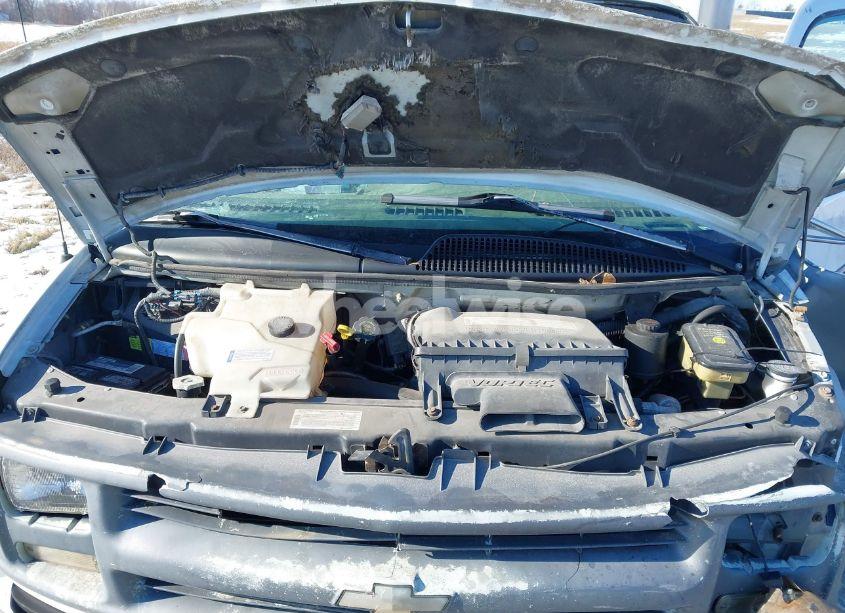 Photo 9 of 1996 Chevrolet G30 (VIN 1GBHG31R3T1031002)