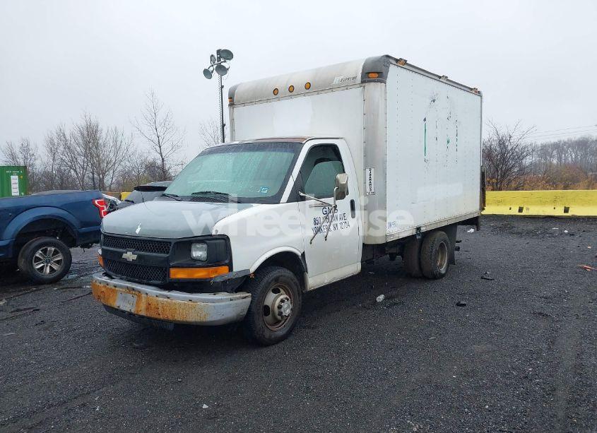 Photo 2 of 2006 Chevrolet Express CUTAWAY WORK VAN (VIN 1GBHG31U261106166)