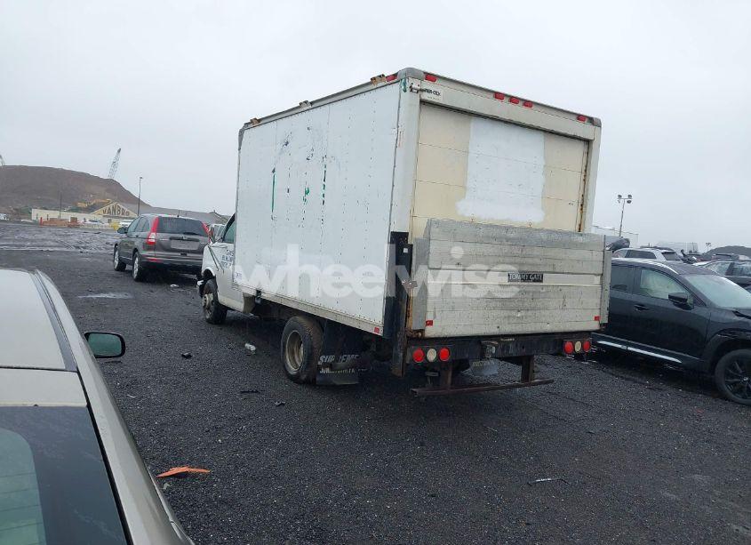 Photo 3 of 2006 Chevrolet Express CUTAWAY WORK VAN (VIN 1GBHG31U261106166)