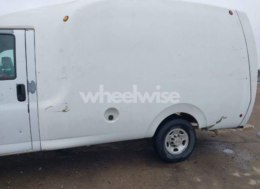 Photo 11 of 2005 Chevrolet Express CUTAWAY (VIN 1GBHG31U451164309)