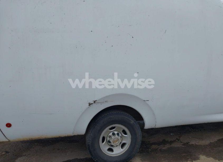 Photo 12 of 2005 Chevrolet Express CUTAWAY (VIN 1GBHG31U451164309)