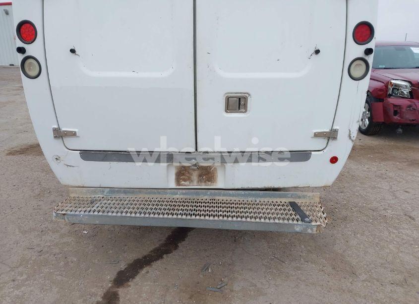 Photo 18 of 2005 Chevrolet Express CUTAWAY (VIN 1GBHG31U451164309)