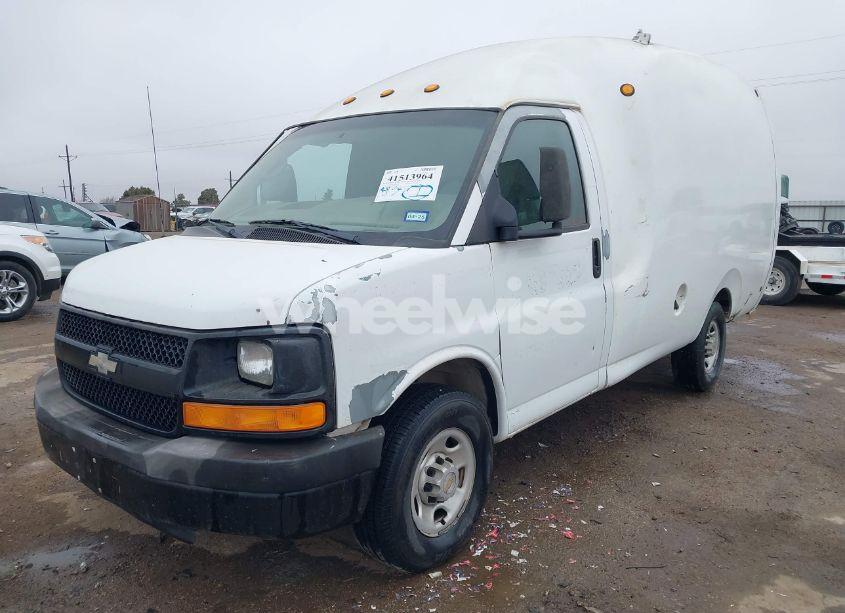 Photo 2 of 2005 Chevrolet Express CUTAWAY (VIN 1GBHG31U451164309)