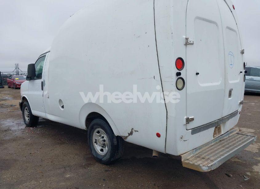 Photo 3 of 2005 Chevrolet Express CUTAWAY (VIN 1GBHG31U451164309)