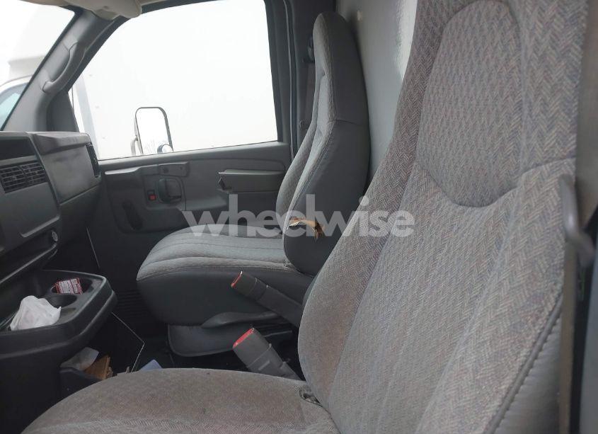 Photo 7 of 2006 Chevrolet Express CUTAWAY WORK VAN (VIN 1GBHG31U661248455)