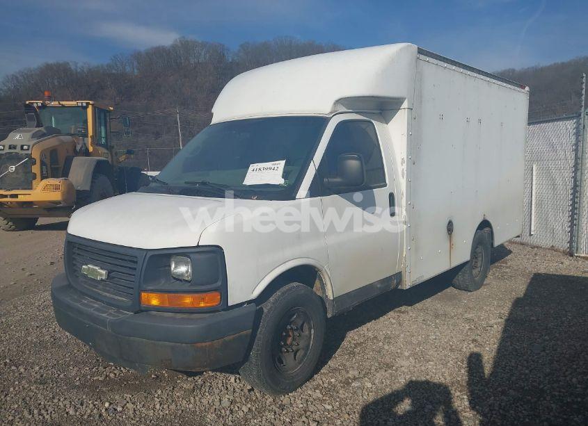 Photo 2 of 2006 Chevrolet Express CUTAWAY WORK VAN (VIN 1GBHG31U761159882)