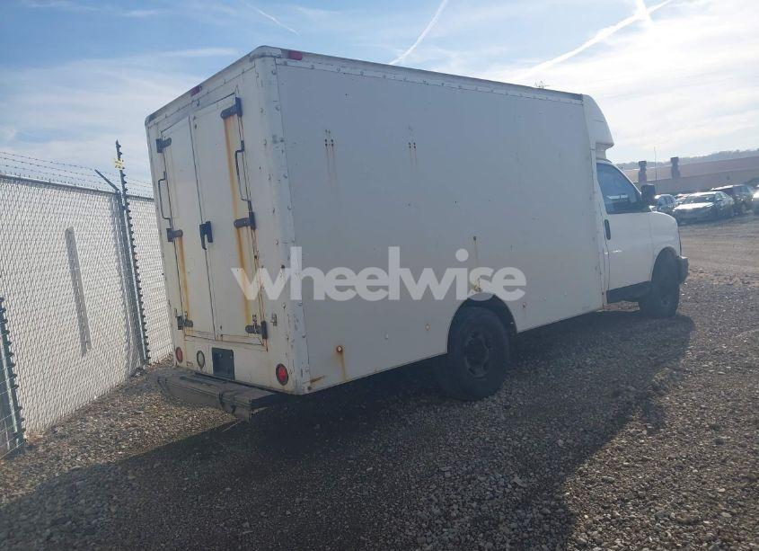 Photo 4 of 2006 Chevrolet Express CUTAWAY WORK VAN (VIN 1GBHG31U761159882)