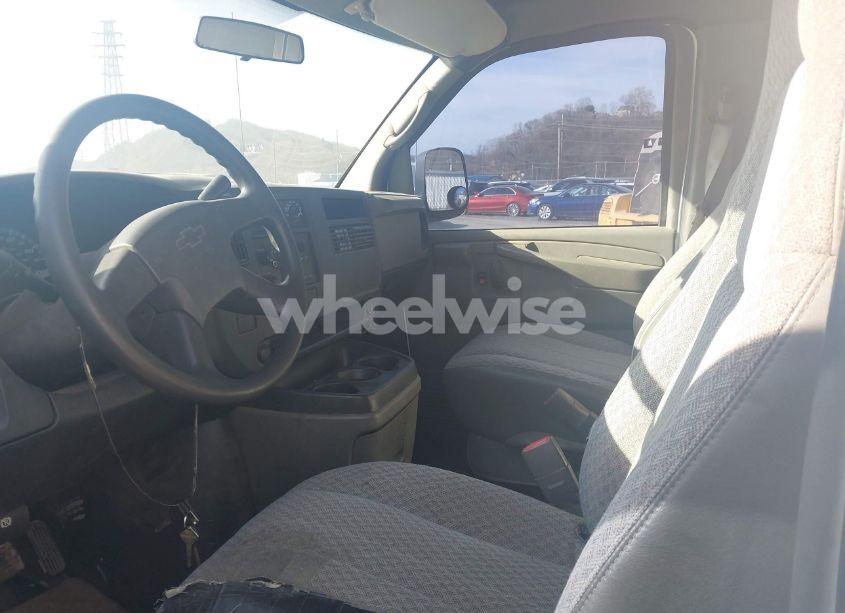 Photo 6 of 2006 Chevrolet Express CUTAWAY WORK VAN (VIN 1GBHG31U761159882)