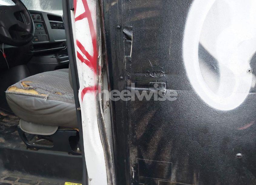 Photo 11 of 2005 Chevrolet Express CUTAWAY (VIN 1GBHG31V751107997)