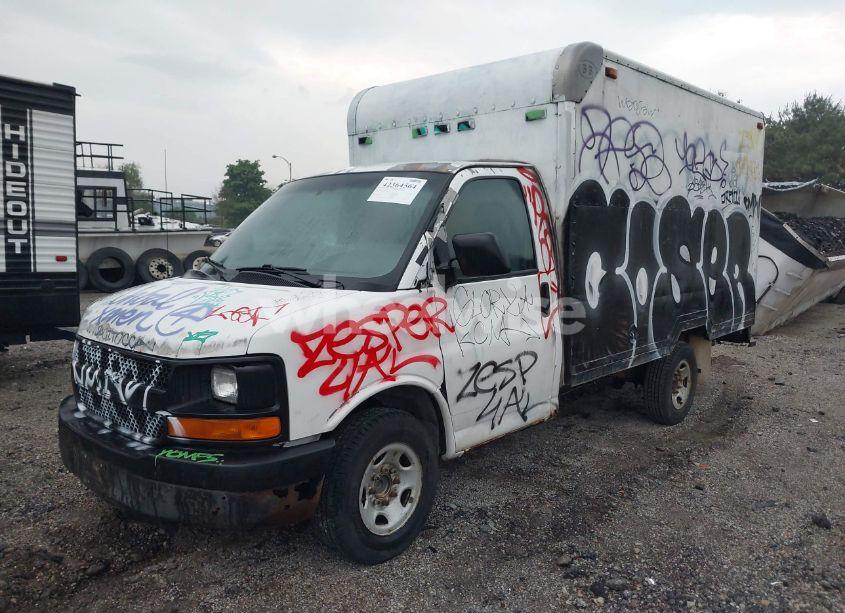 Photo 2 of 2005 Chevrolet Express CUTAWAY (VIN 1GBHG31V751107997)