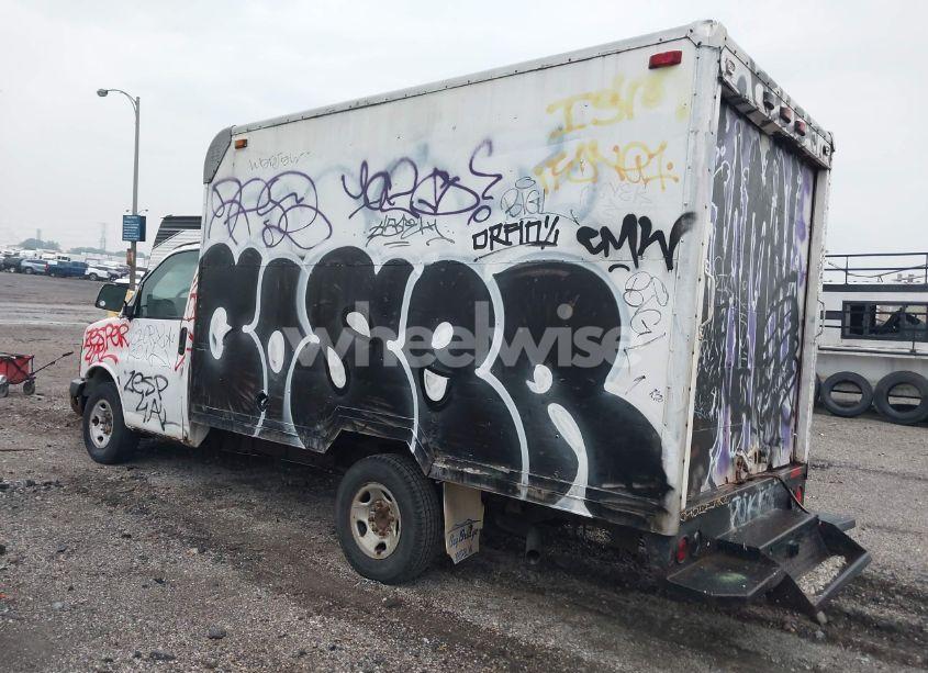 Photo 3 of 2005 Chevrolet Express CUTAWAY (VIN 1GBHG31V751107997)