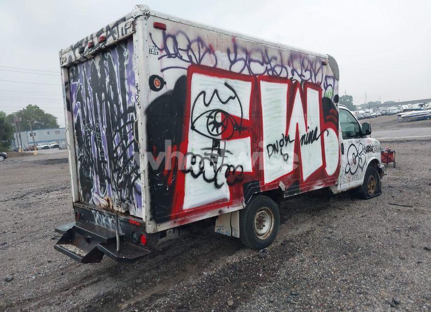 Photo 4 of 2005 Chevrolet Express CUTAWAY (VIN 1GBHG31V751107997)