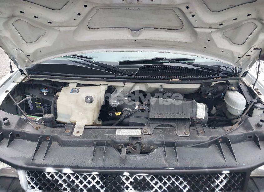 Photo 9 of 2005 Chevrolet Express CUTAWAY (VIN 1GBHG31V751107997)