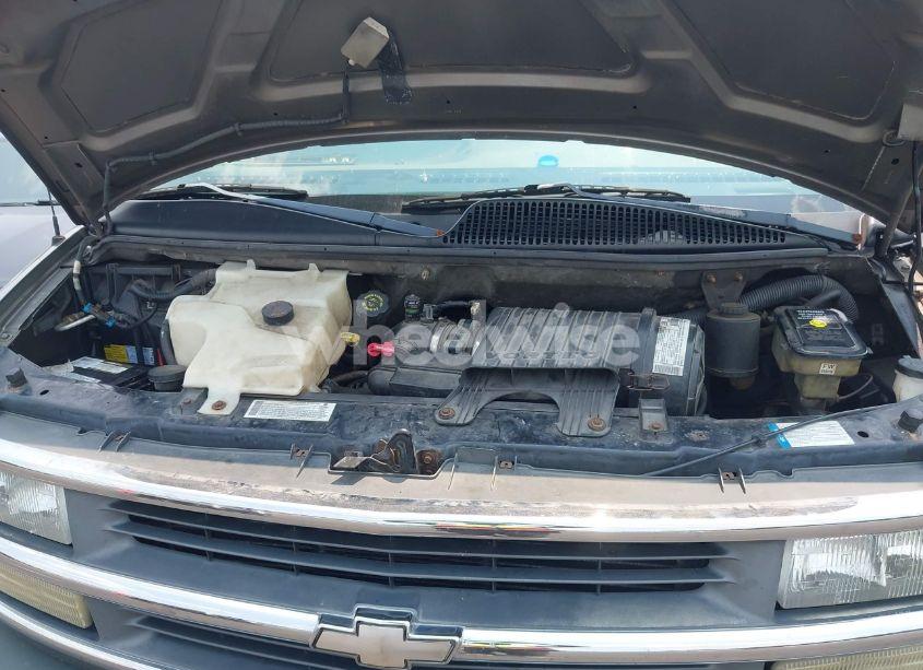 Photo 10 of 2001 Chevrolet Express (VIN 1GBHG39R111196645)