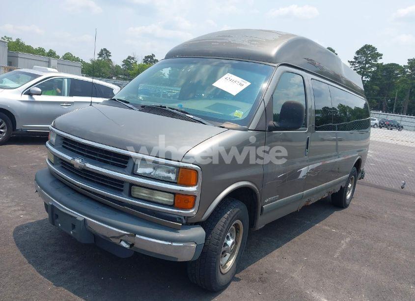 Photo 2 of 2001 Chevrolet Express (VIN 1GBHG39R111196645)