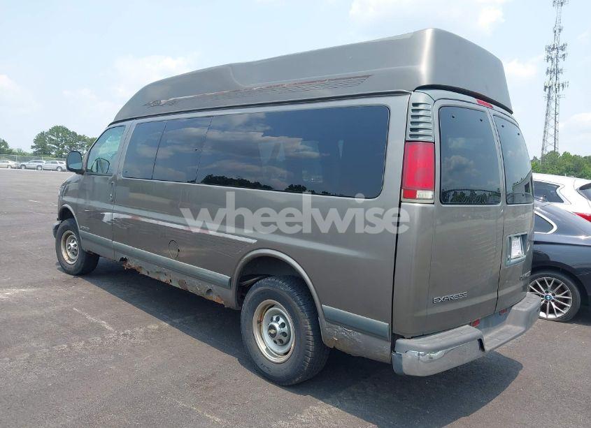 Photo 3 of 2001 Chevrolet Express (VIN 1GBHG39R111196645)