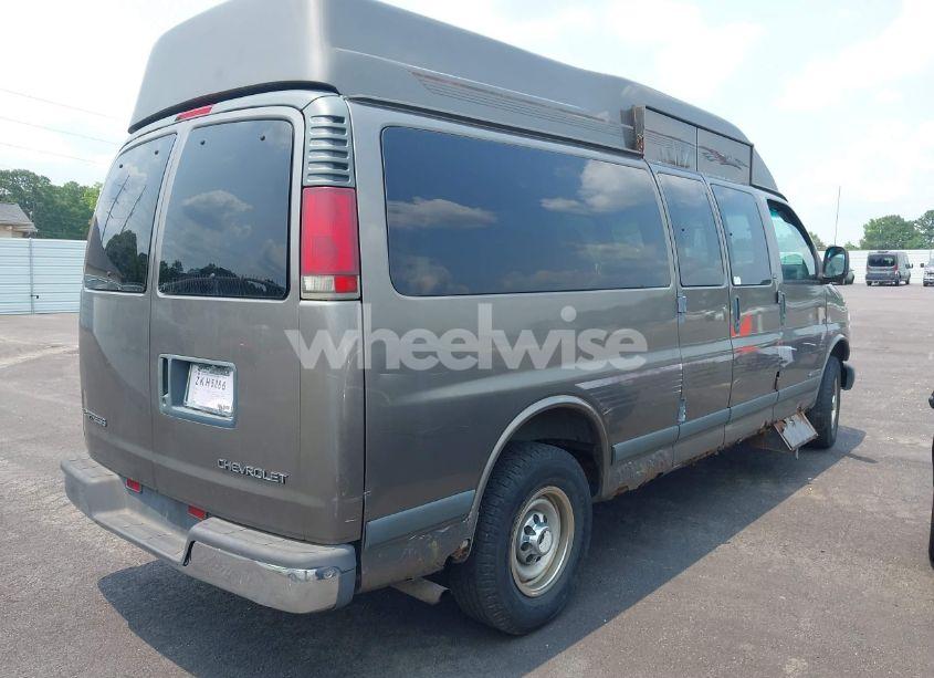 Photo 4 of 2001 Chevrolet Express (VIN 1GBHG39R111196645)