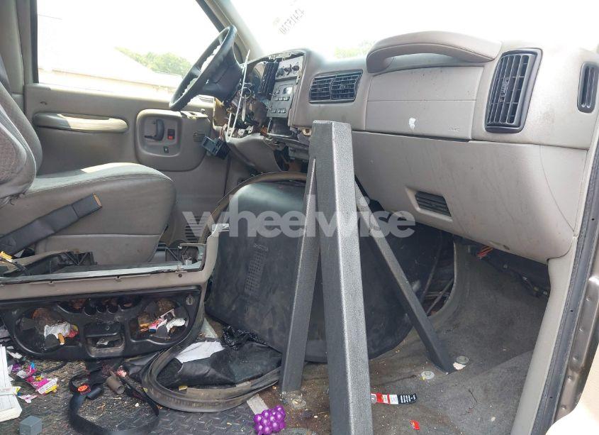 Photo 5 of 2001 Chevrolet Express (VIN 1GBHG39R111196645)