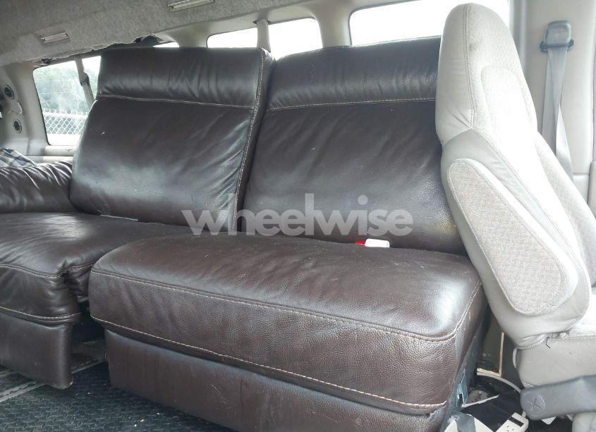 Photo 8 of 2001 Chevrolet Express (VIN 1GBHG39R111196645)