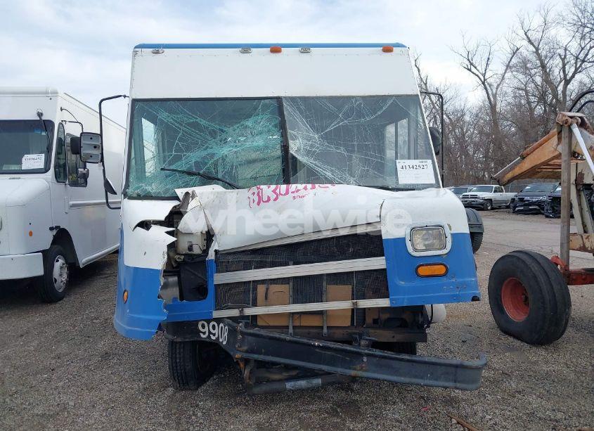 Photo 12 of 1999 Chevrolet F.c. (VIN 1GBHP32R6X3307908)