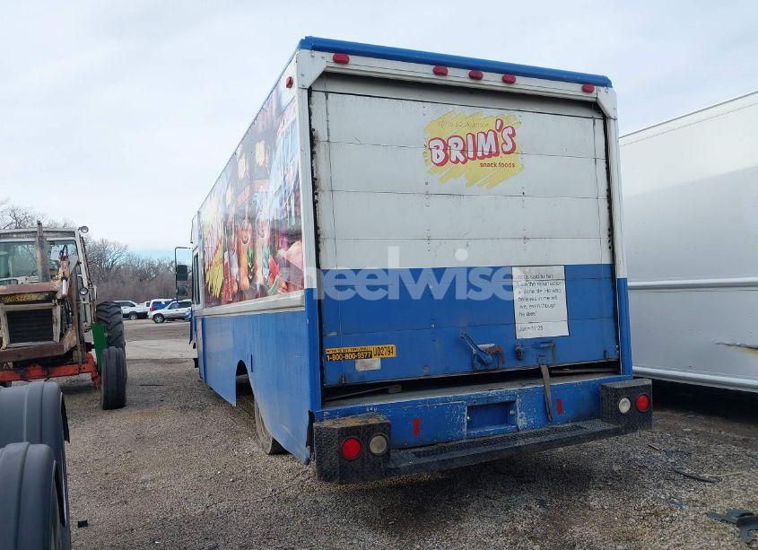 Photo 3 of 1999 Chevrolet F.c. (VIN 1GBHP32R6X3307908)