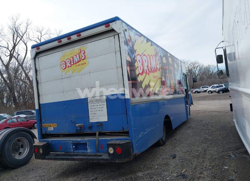 Photo 4 of 1999 Chevrolet F.c. (VIN 1GBHP32R6X3307908)