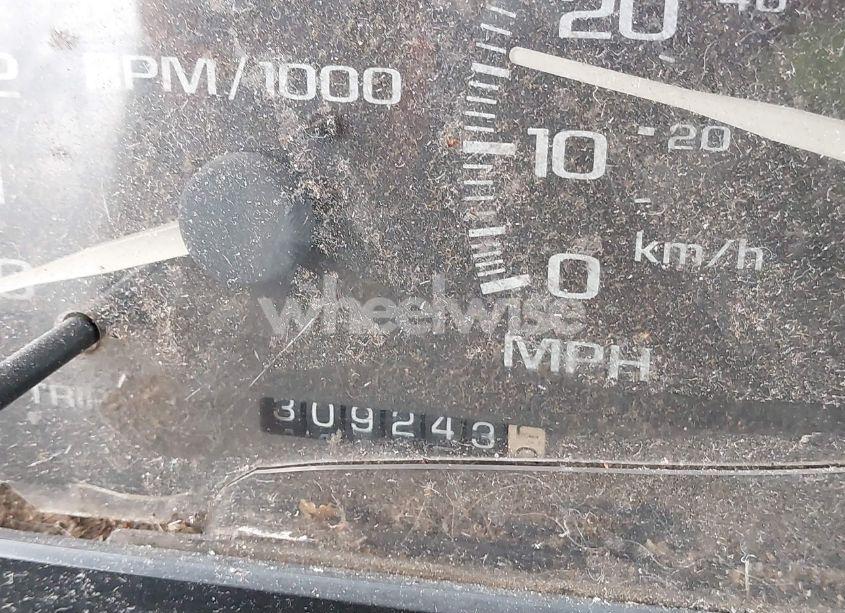 Photo 5 of 1999 Chevrolet F.c. (VIN 1GBHP32R6X3307908)