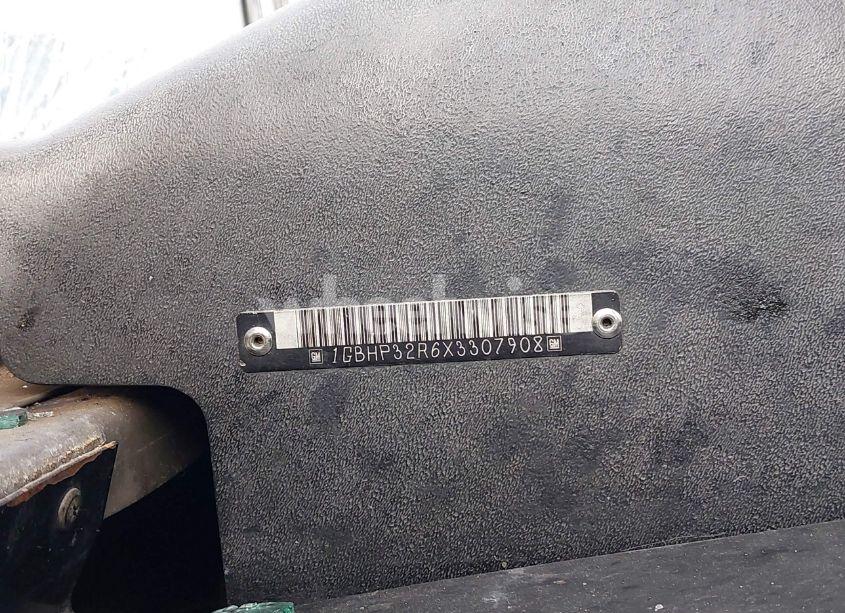 Photo 8 of 1999 Chevrolet F.c. (VIN 1GBHP32R6X3307908)