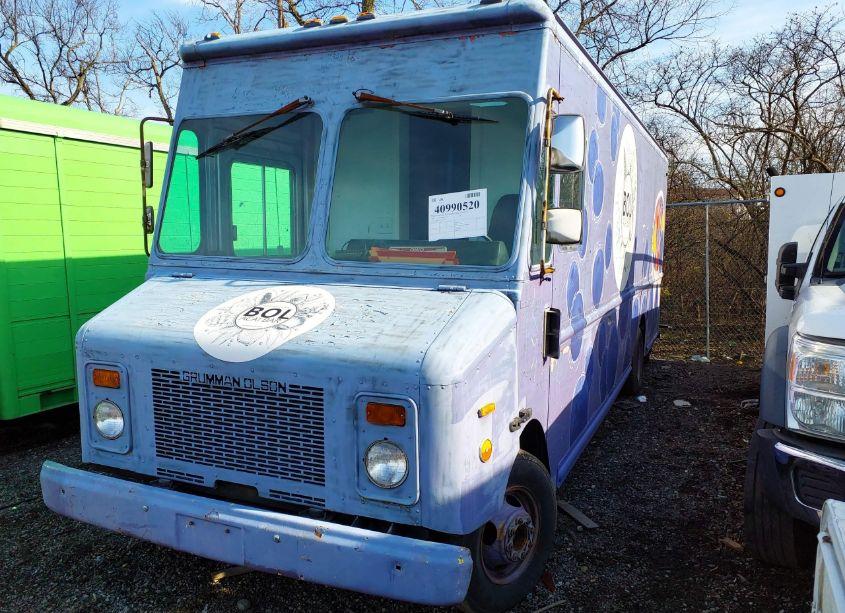 Photo 2 of 1999 Chevrolet F.c. (VIN 1GBHP32YXX3305067)