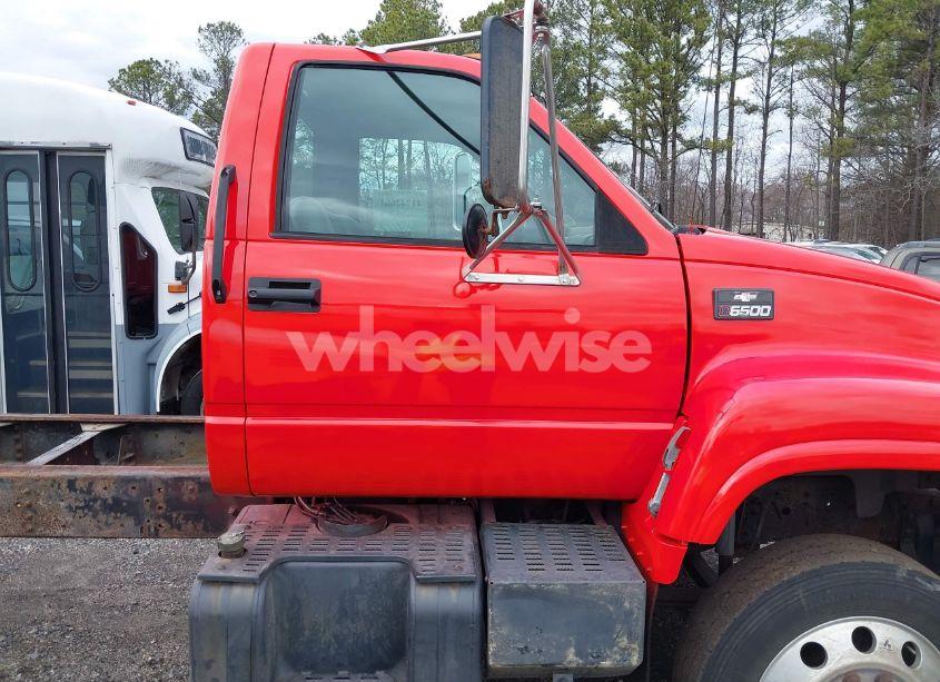 Photo 13 of 1998 Chevrolet C-series C7H042 (VIN 1GBJ7H1P5WJ113329)