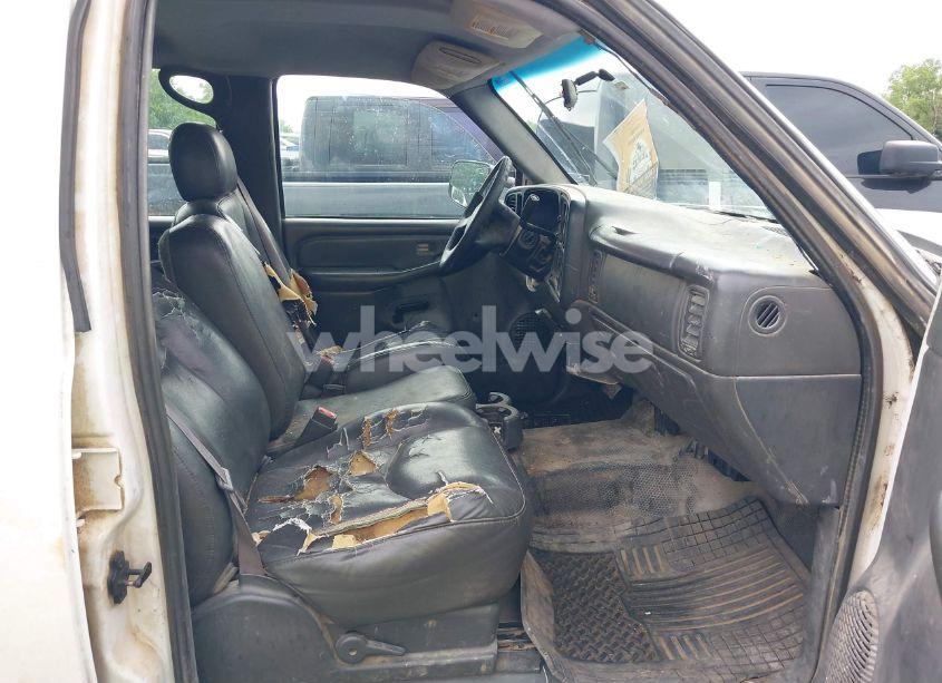 Photo 6 of 2003 Chevrolet Silverado C3500 (VIN 1GBJC33G93F171065)