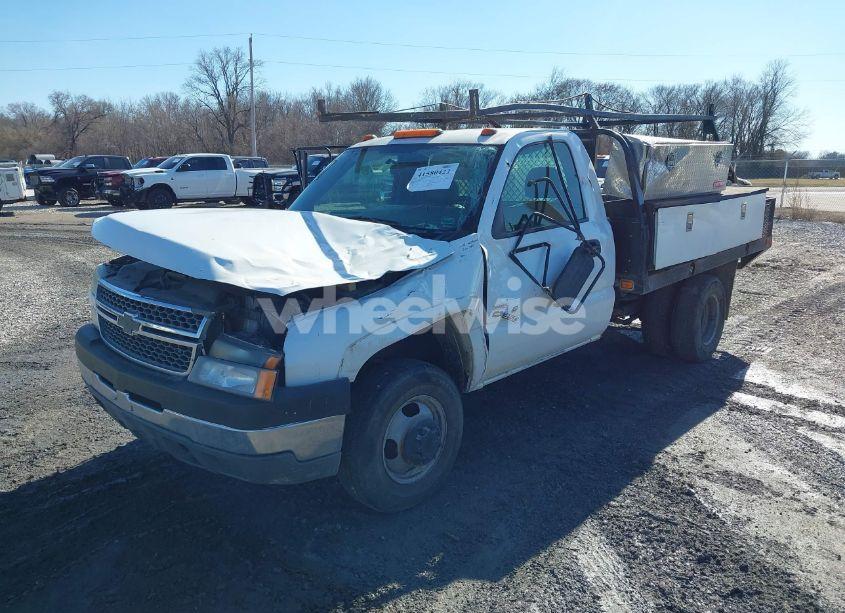 Photo 2 of 2005 Chevrolet Silverado 3500 CHASSIS WORK TRUCK (VIN 1GBJC34235E311607)