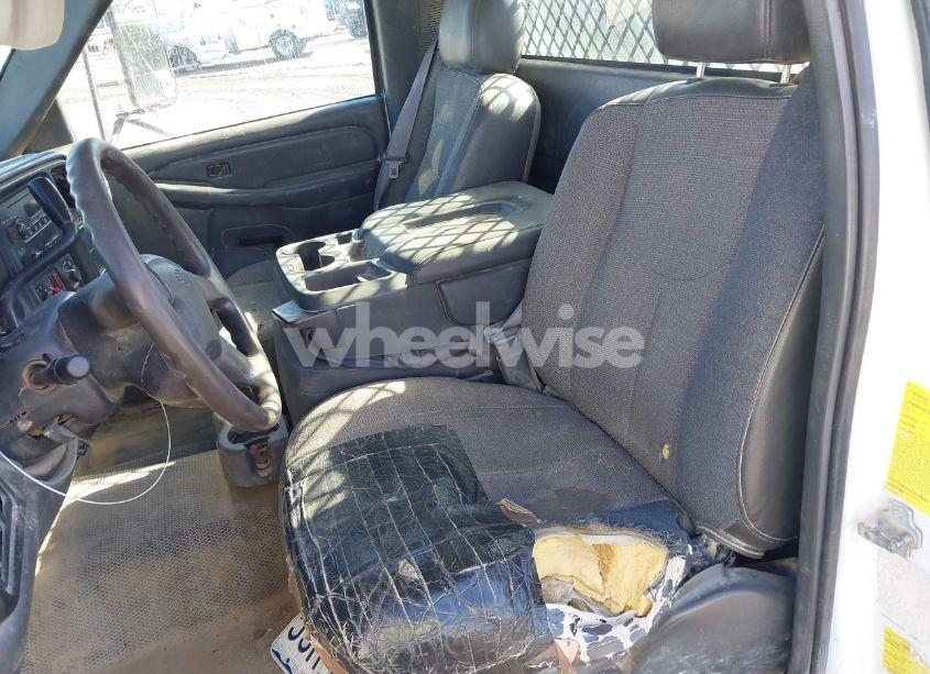 Photo 6 of 2005 Chevrolet Silverado 3500 CHASSIS WORK TRUCK (VIN 1GBJC34235E311607)