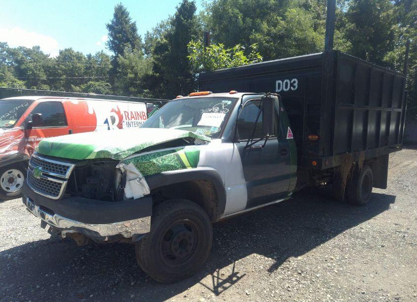 Photo 2 of 2005 Chevrolet Silverado 3500 CHASSIS WORK TRUCK (VIN 1GBJC34U15E281427)