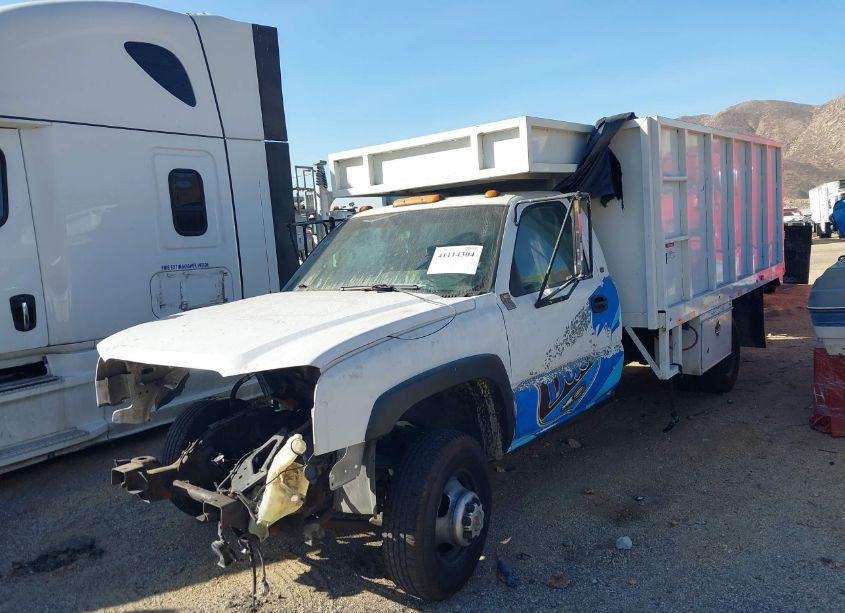 Photo 2 of 2003 Chevrolet Silverado 3500 CHASSIS (VIN 1GBJC34U33E289266)