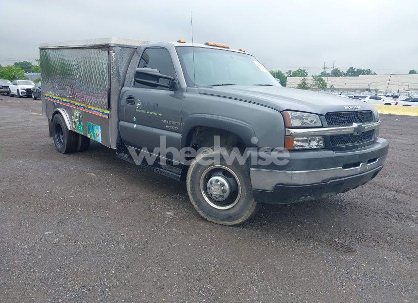 2004 Chevrolet Silverado 3500 CHASSIS (VIN 1GBJC34U44E232625) main photo