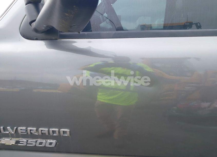 Photo 11 of 2004 Chevrolet Silverado 3500 CHASSIS (VIN 1GBJC34U44E232625)