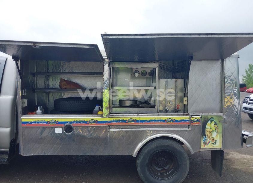 Photo 12 of 2004 Chevrolet Silverado 3500 CHASSIS (VIN 1GBJC34U44E232625)