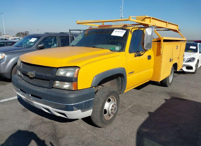 Photo 2 of 2005 Chevrolet Silverado 3500 CHASSIS WORK TRUCK (VIN 1GBJC34U95E314092)
