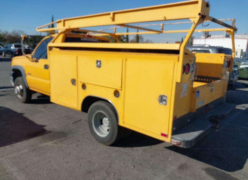 Photo 3 of 2005 Chevrolet Silverado 3500 CHASSIS WORK TRUCK (VIN 1GBJC34U95E314092)