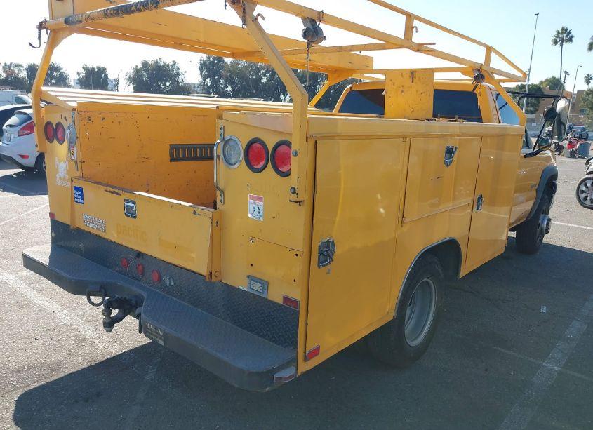 Photo 4 of 2005 Chevrolet Silverado 3500 CHASSIS WORK TRUCK (VIN 1GBJC34U95E314092)