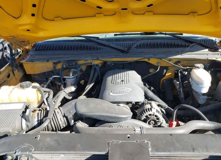 Photo 9 of 2005 Chevrolet Silverado 3500 CHASSIS WORK TRUCK (VIN 1GBJC34U95E314092)