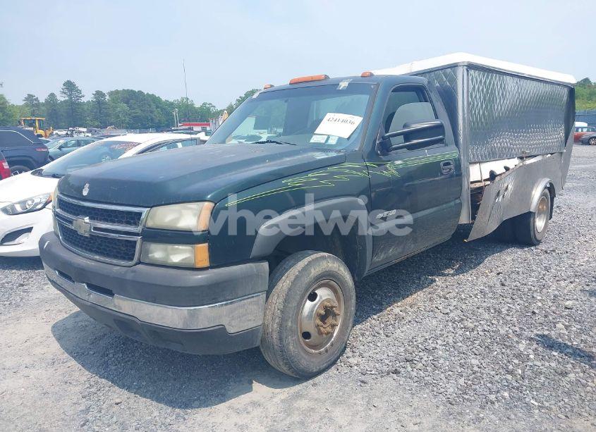 Photo 2 of 2006 Chevrolet Silverado 3500 CHASSIS WORK TRUCK (VIN 1GBJC34U96E255028)